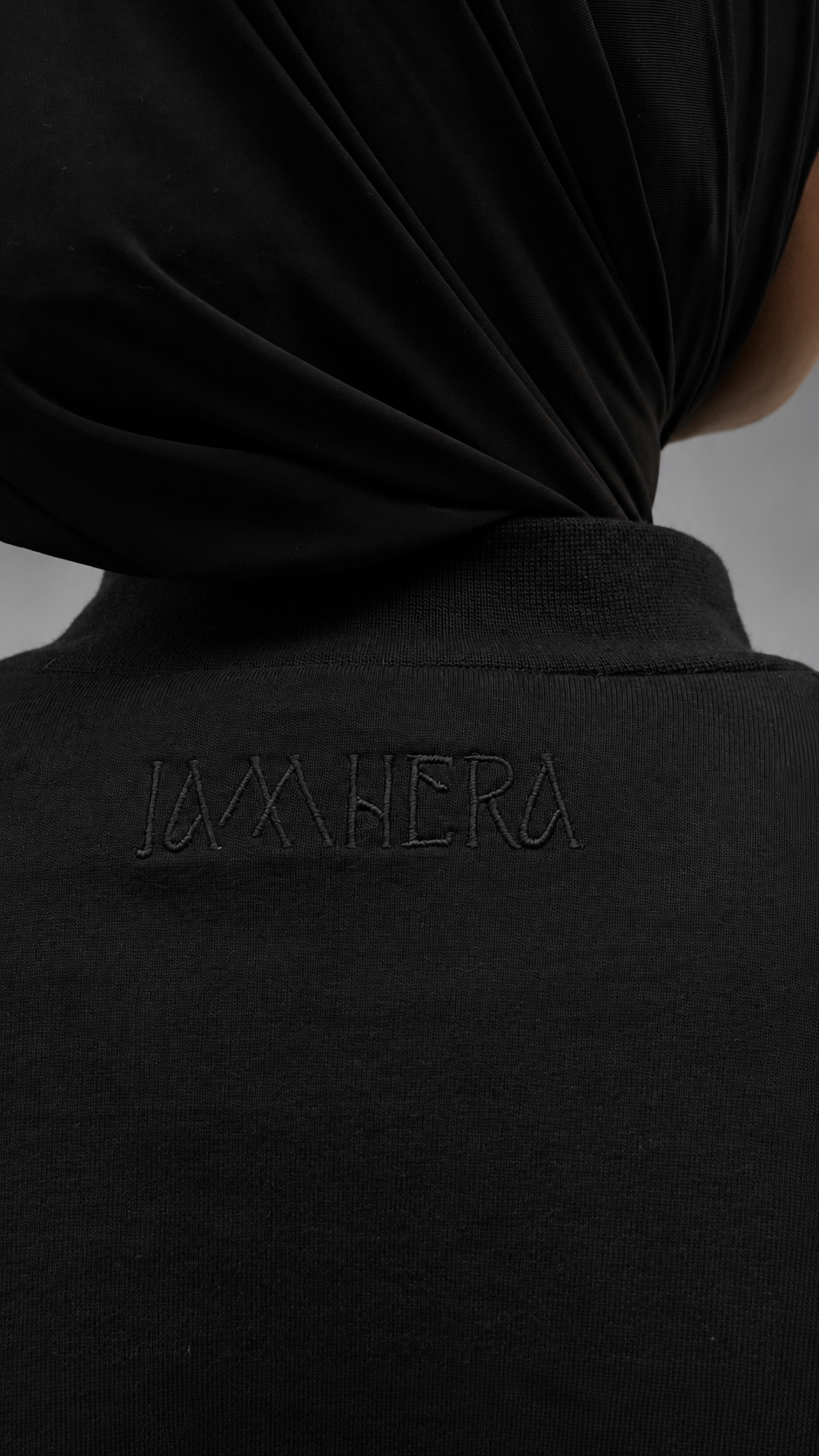 THE SIGNATURE TEE